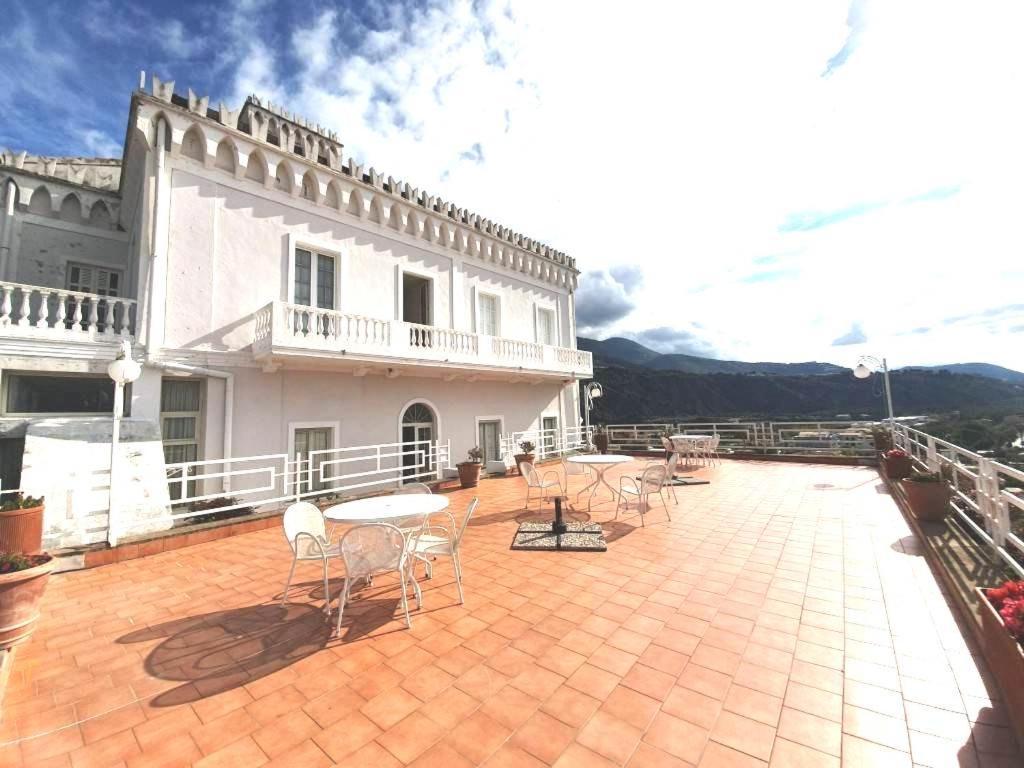 Appartamento nel fabbricato denominato Il Castello Praia a Mare Esterno foto