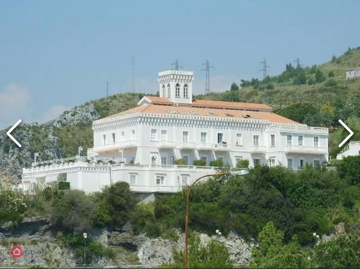 Appartamento nel fabbricato denominato Il Castello Praia a Mare Esterno foto